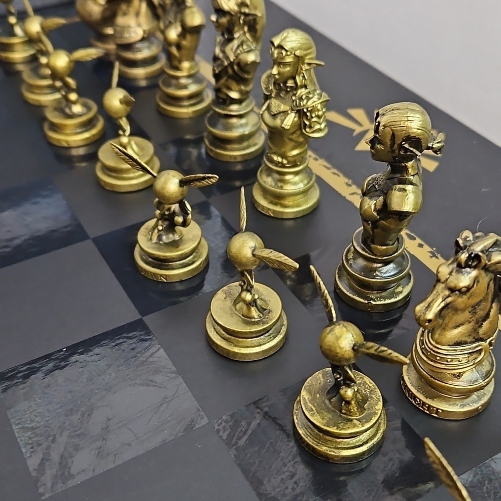 Legend Of Zelda Gold Edition Chess Set Nintendo 2016 - Picture 3 of 8